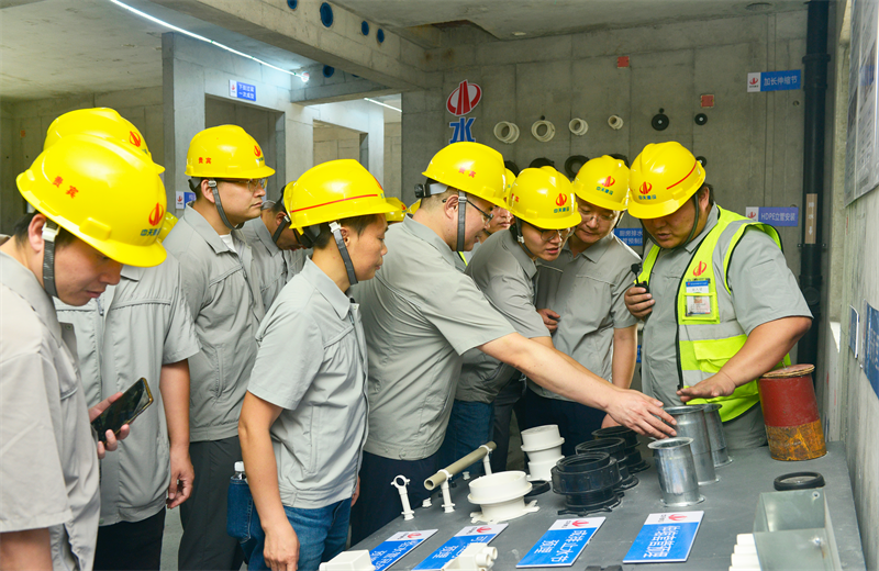 为进一步推进优质客户高效履约，提升交付品质、达成客户满意，2025年6月25日，AG贵宾会建设集团在上海组织召开2025年越秀地产、华润置业客户履约推进会。